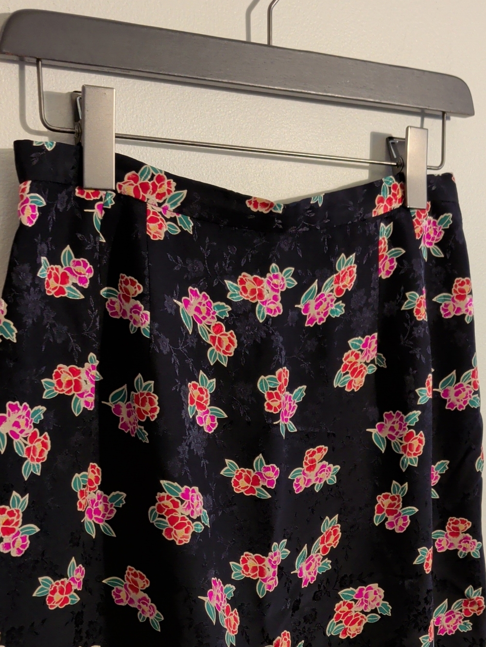 VINTAGE SILK floral pencil skirt - size 12 - Picture 2 of 7
